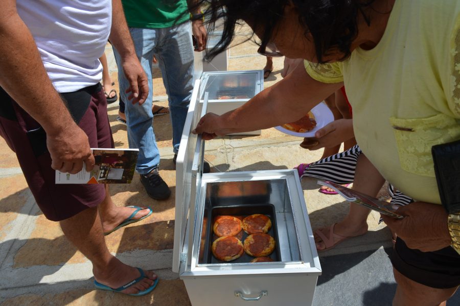 Forno solar: uma tecnologia que cozinha comida com a luz do sol